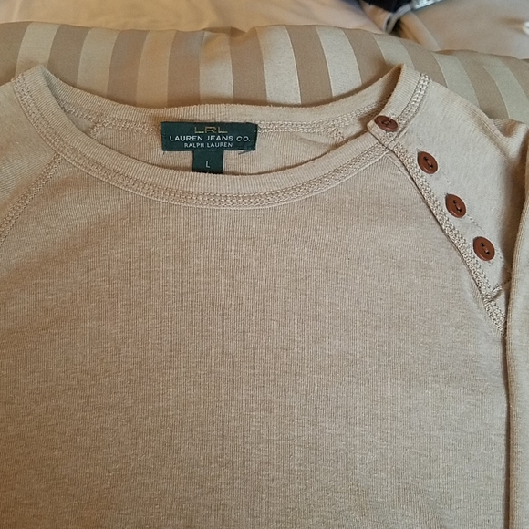 Top - Picture 2 of 3